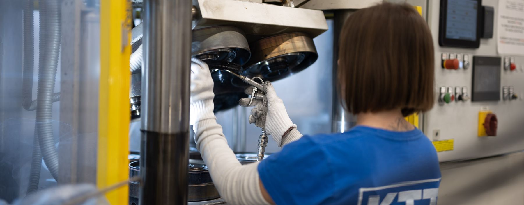 Applied technologies: Compression molding